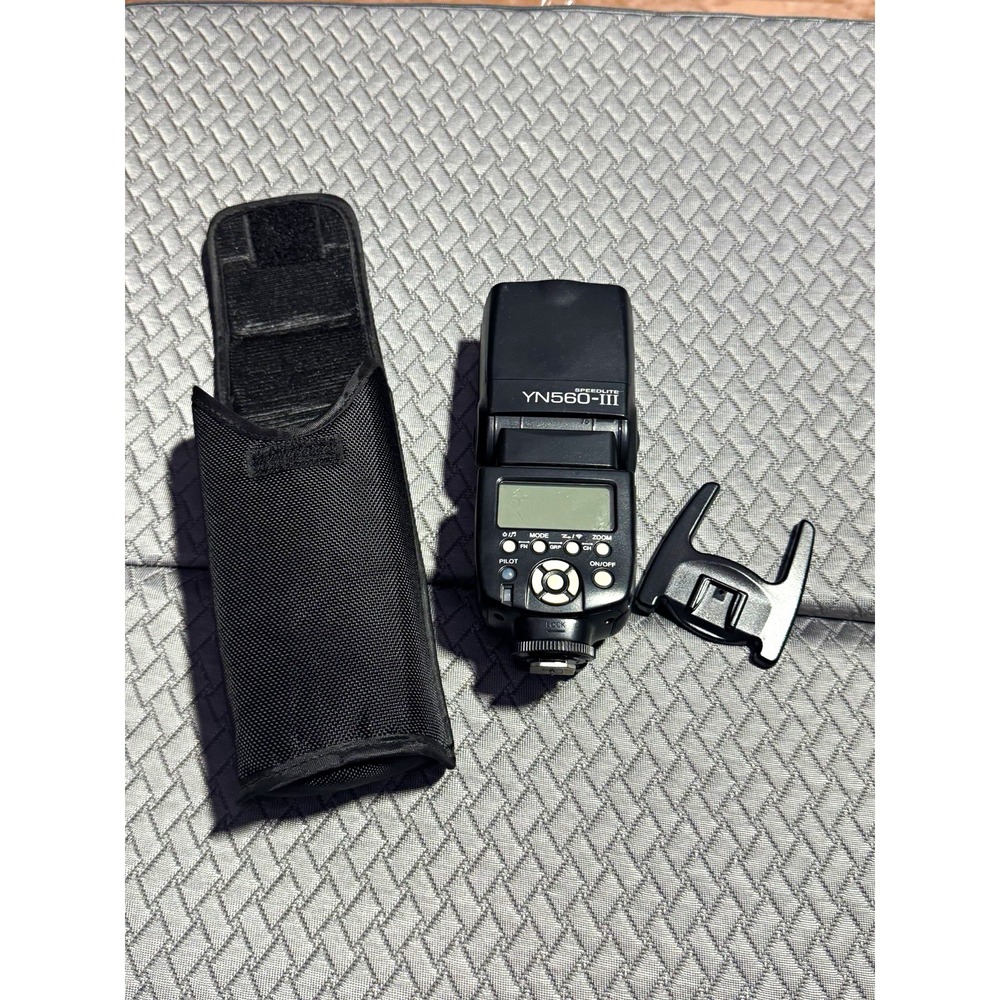 YONGNUO YN560-III Speedlite Shoe Mount Flash GN58m LCD Zoom w/ Case & Stand